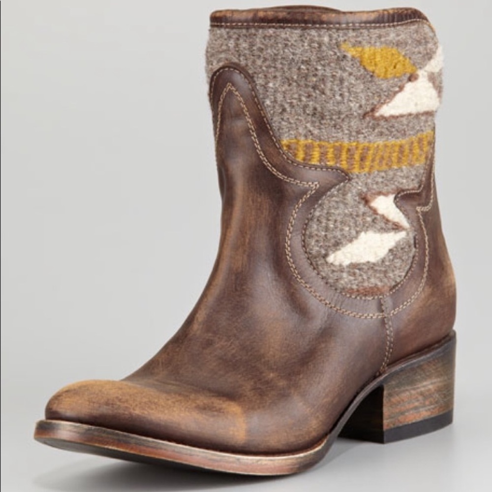 FreeBird By Steven Drover Cablo Blanket Bootie
